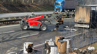 Auffahrunfall auf A3 bei Niedernhausen - Rettungsgasse blockiert