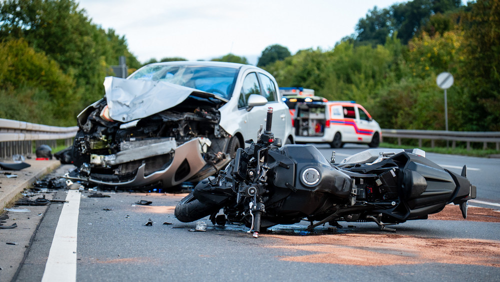 Auf der Bundesstraße 426 bei Ober-Ramstadt ist es am Mittwochabend zu einem schweren Unfall gekommen. 