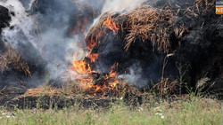 250 Strohballen fallen den Flammen zum Opfer