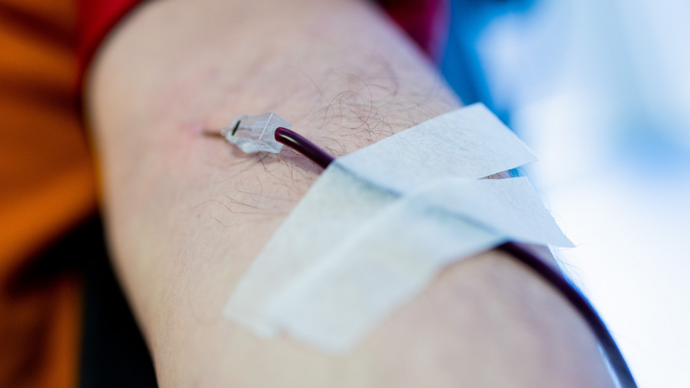 Blut spenden ist wichtig und hilft Menschen, kann im besten Fall sogar Leben retten. Am besten gleich einen Termin vereinbaren.