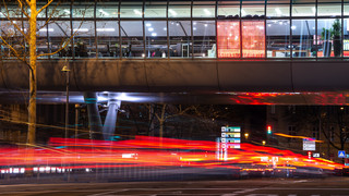 Einkaufszentrum Luisenforum Wiesbaden: Fensterscheibe fällt auf Straße