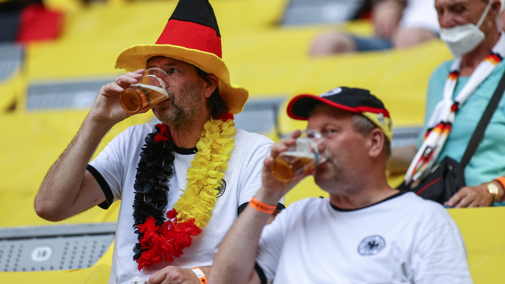 Die Fußball-Fans müssen bei den Spielen auf alkoholisches Bier verzichten