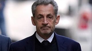 Nicolas Sarkozy nach drei Wochen Gefängnis wieder zu Hause