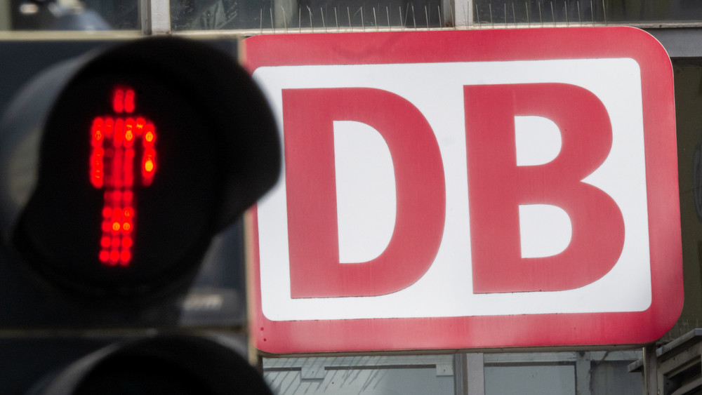 Die Tarifverhandlungen bei der Deutschen Bahn sind gescheitert. Nun soll die Aussicht auf einen harten Arbeitskampf den Arbeitgeber überzeugen - womöglich mitten in den Sommerferien.