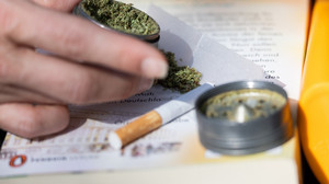 Wiesbaden will Cannabis zum Kiffen in Apotheken verkaufen