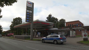 Mit Radlader und Bauschaum - Tankstellen-Geldautomat geklaut