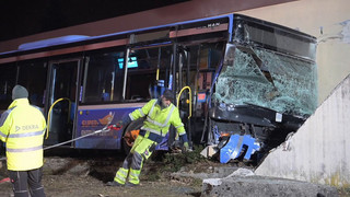 München: Ursache für Busunfall medizinischer Notfall des Fahrers