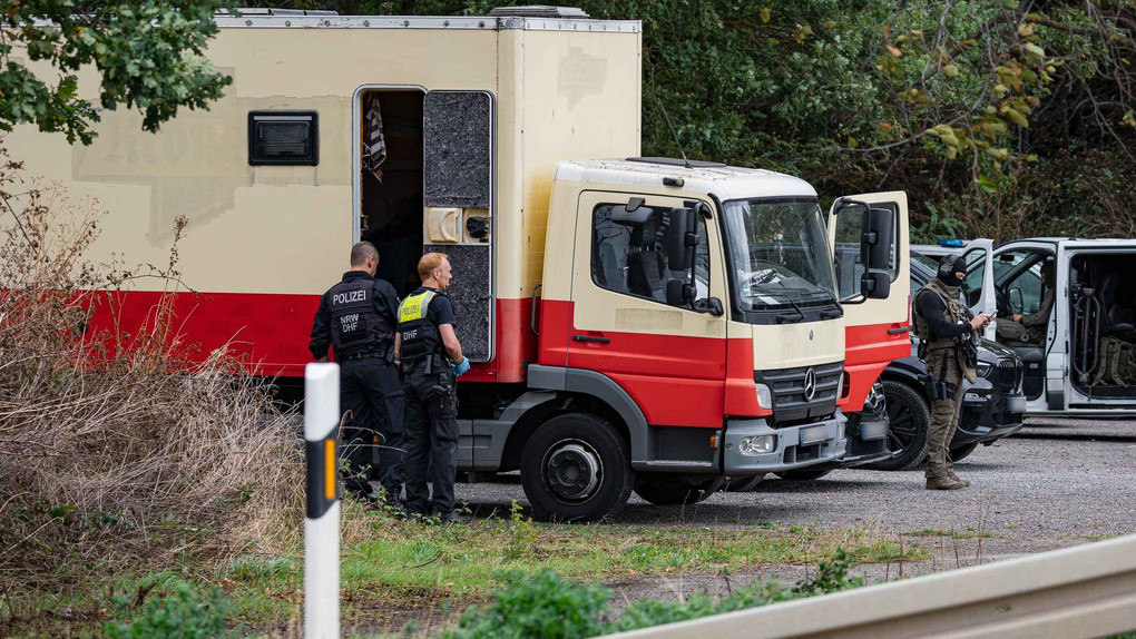 Strom-Sabotage: Polizei stürmt Fahrzeug des Verdächtigen