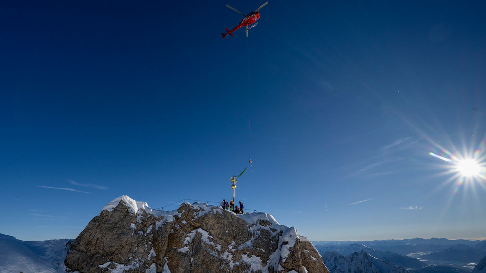 Rücktransport des Zugspitz-Gipfelkreuzes