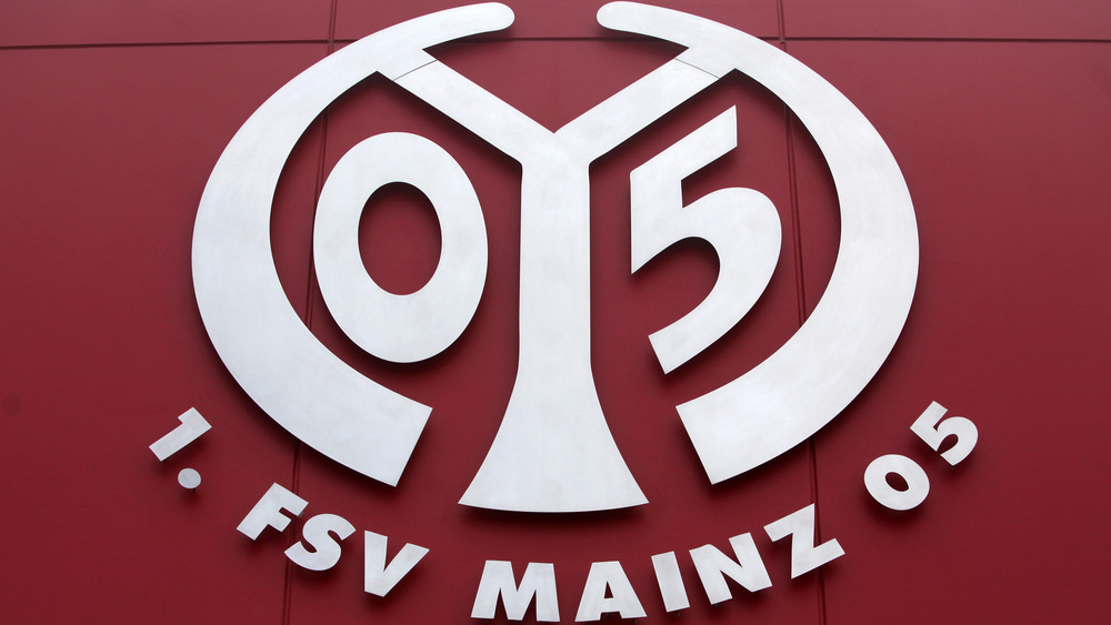 Mainz 05 hat sich durch einen 3:1-Sieg in Wolfsburg auf den 13. Tabellenplatz gerettet.Leverkusen