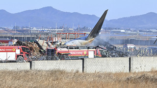 Flugzeugunglück in Südkorea: Offenbar nur zwei Überlebende