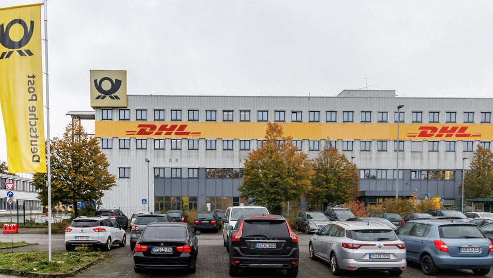Deutschlandweit fehlen über 140 Post-Filialen- vor allem in ländlichen Regionen. In Hessen fehlen sieben Post-Filialen (Symbolbild).