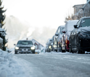 Auf Schnee folgt Eis: Gefahr auf glatten Straßen