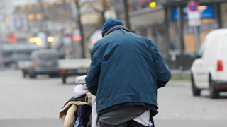 Spenden-Aktion in Kassel: Caritas sammelt Mäntel für Bedürftige