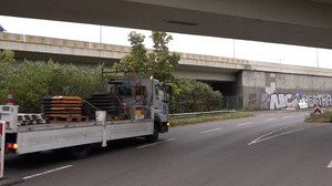 Fahrbahnen auf A100 gesperrt - Schäden an weiterer Brücke