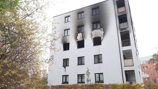 Großbrand in Halle: Mehrfamilienhaus zerstört – Zwei Senioren verletzt