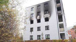 Großbrand in Halle: Mehrfamilienhaus zerstört – Zwei Senioren verletzt