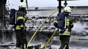 Flammen zerstören Lkw-Auflieger: A4-Sperrung nach Stunden aufgehoben