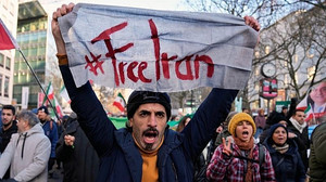 Solidarität mit den Iran-Protesten: Menschen demonstrieren in Europa