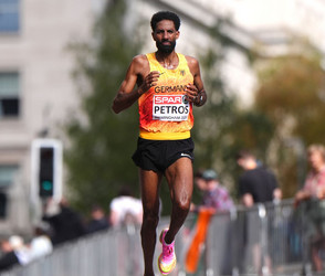 Marathon Frankfurt: Petros knapp hinter Dinki Zweiter