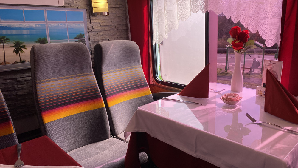 Sitzplätze im Doppeldecker-Restaurant