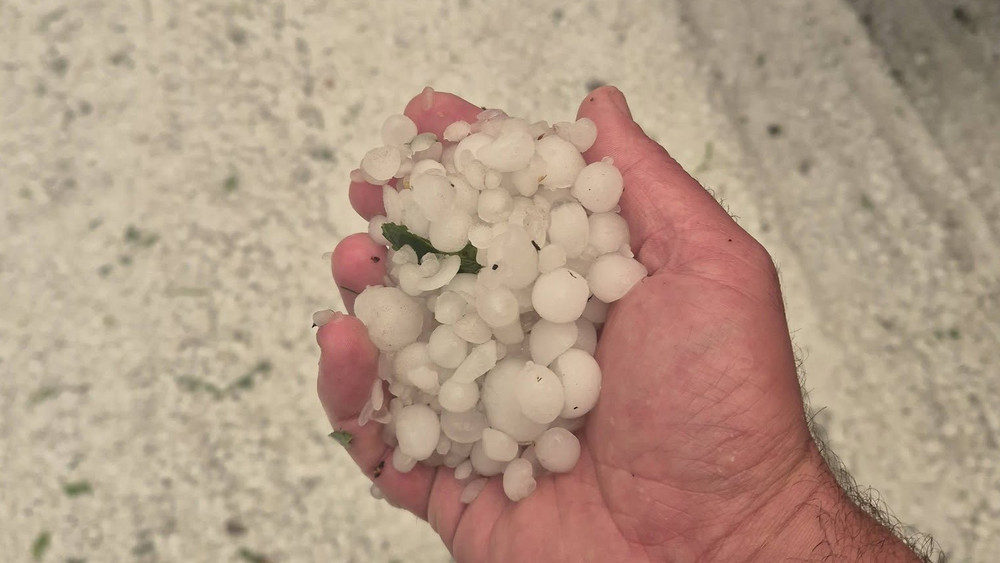 Der Hagel ist bei einem Unwetter herunter gekommen. 