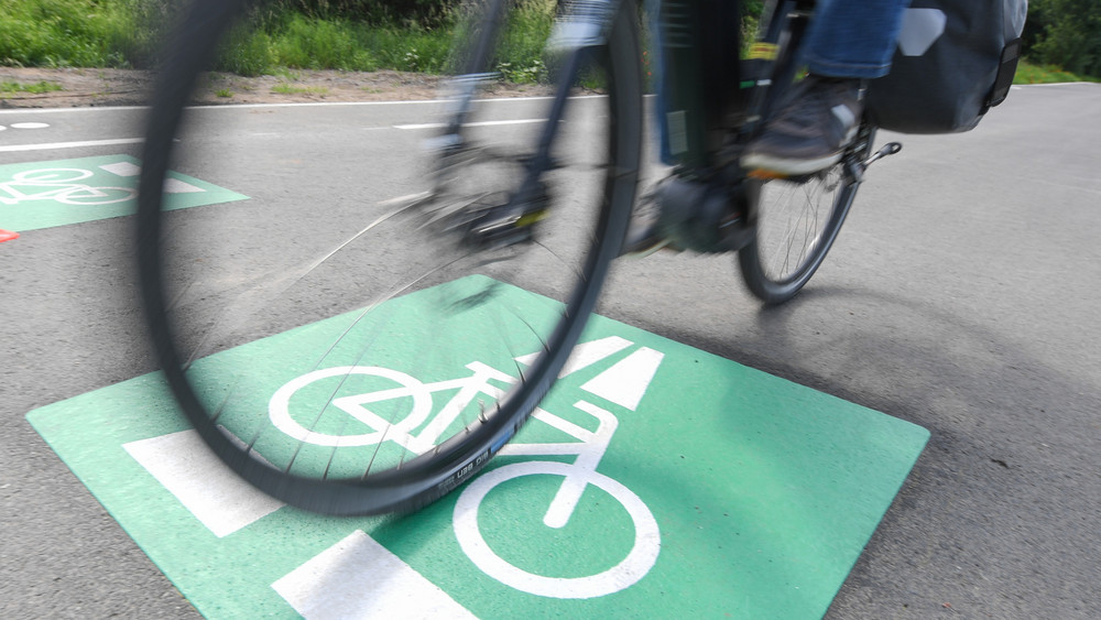 Sie sollen Pendler, Schüler oder Studenten zum Umstieg aufs Fahrrad ermuntern. In Rheinland-Pfalz sind sieben Pendler-Radrouten geplant. Ein erster Abschnitt der ersten Strecke ist fertig