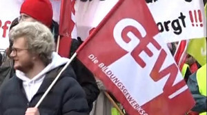 Warnstreik im öffentlichen Dienst - Gewerkschaften fordern mehr Geld 
