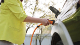 Versicherung: Immer mehr Autofahrer wechseln zum Elektroauto