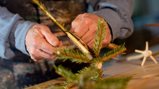 Weihnachtsbaum-Verwertung: Zum Essen, Baden oder als Quirl