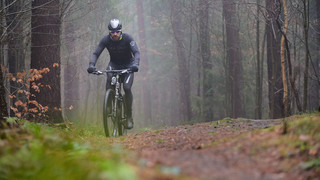 Hindernis auf Bike-Trail? Fahrradfahrer in Bad Orb stürzt schwer
