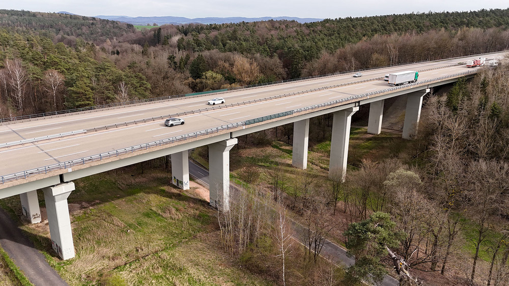 Die A7-Talbrücke Großenmoor. 