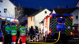 Wohnungsbrand in Schauenburg-Hoof: Bewohner schwer verletzt