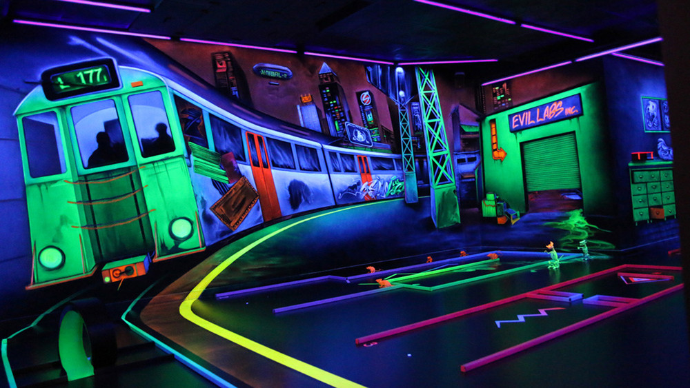 Schwarzlicht-Helden Minigolf Frankfurt Mainz