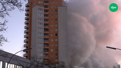 Über 100 Feuerwehrleute im Einsatz: Hochhaus in Berlin-Spandau brennt