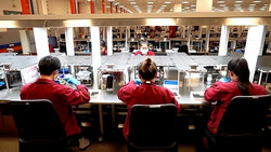 Pandora-Schmuckfabrik in Vietnam will mehr produzieren und weniger verschmutzen