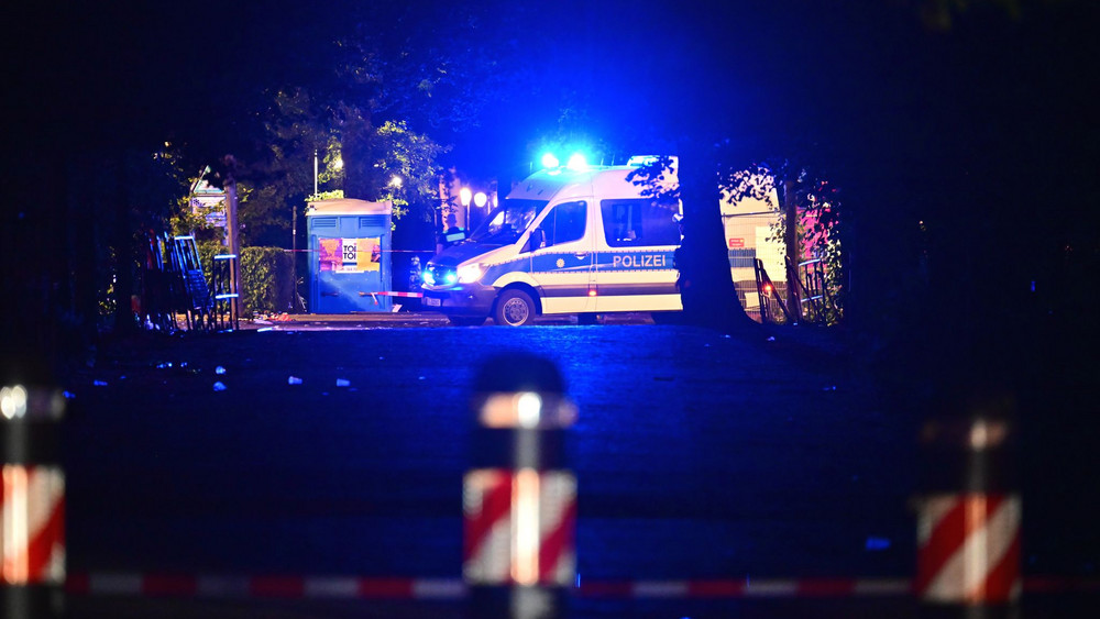 Auto rast in Menschenmenge - CSD abgebrochen