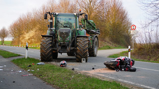 Unfall mit Traktor in Immenhausen - Motorradfahrerin schwerverletzt