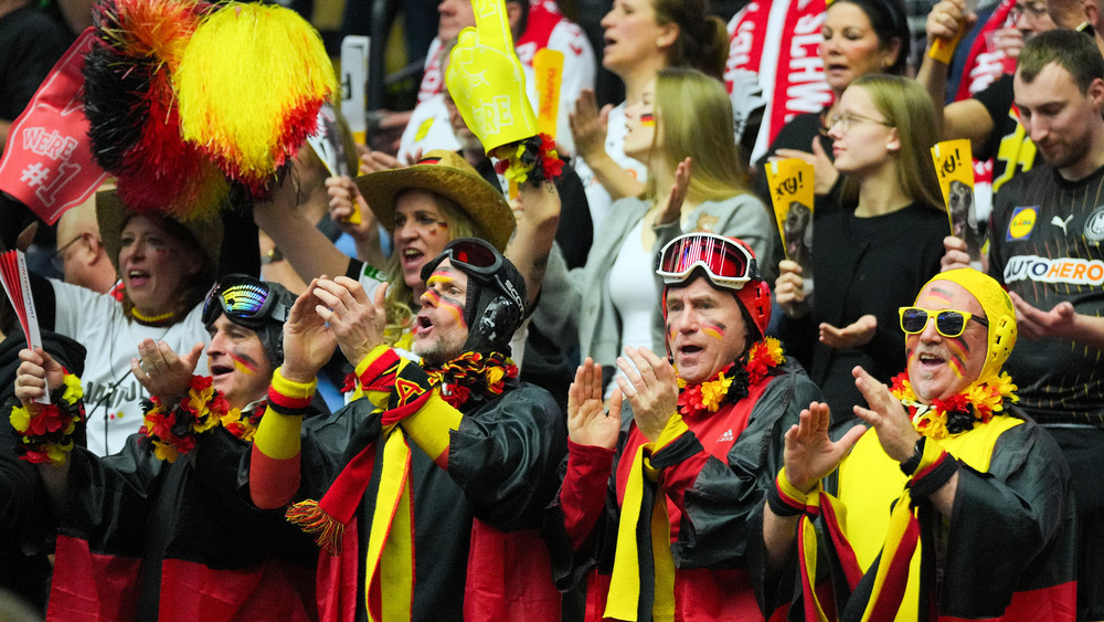 Die deutschen Handball-Fans freuen sich auf das Duell mit WM-Topfavorit Dänemark.