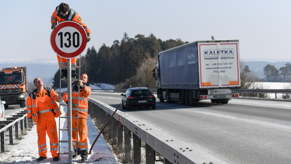Wenn es nach der Deutschen Verkehrswacht geht, sollte auf Autobahnen in Deutschland maximal Tempo 130 gelten.