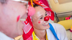 Clowndoktoren schenken ein Lächeln in Mainz