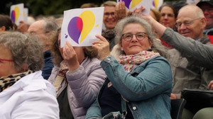 Tausende Menschen sind "im Herzen eins"