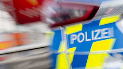 Raser flieht mit 150 Stundenkilometern vor Polizei