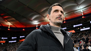 Eintracht-Coach Toppmöller liebäugelt mit Vertragsverlängerung