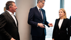 Sicherheitsgipfel: Bahn kündigt weitere Schutzmaßnahmen an