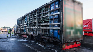 LKW brennt auf der A7 bei Neuenstein aus