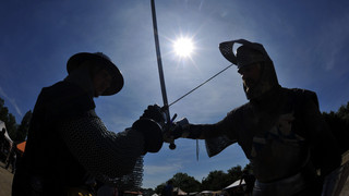 Mittelaltermarkt in Liebenau: Bogenschießen und Showkämpfe