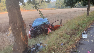 Schwerer Unfall in der Nacht bei Lollar - Insassen nicht ansprechbar
