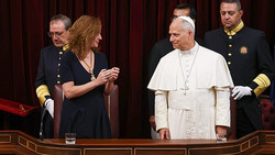 7 Minuten Standing Ovation in Madrid: Papst Leo XIV übt Kritik an Kirche und Gesellschaft