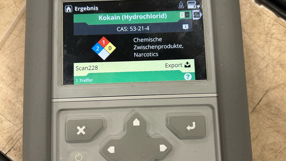 Rauschgifttest zeigt in der Anzeige Kokain an.